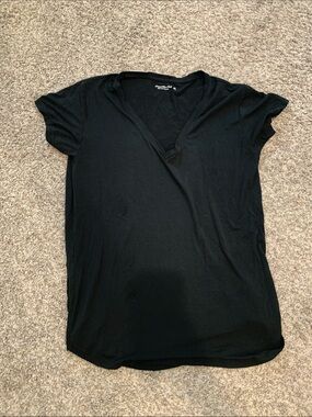 Abercrombie & Fitch Black V-Neck Short Sleeve Tee